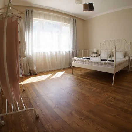 Apartment Unique Location 2 Bedroom Apt