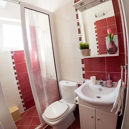Unique Location 2 Bedroom Apt Apartment *