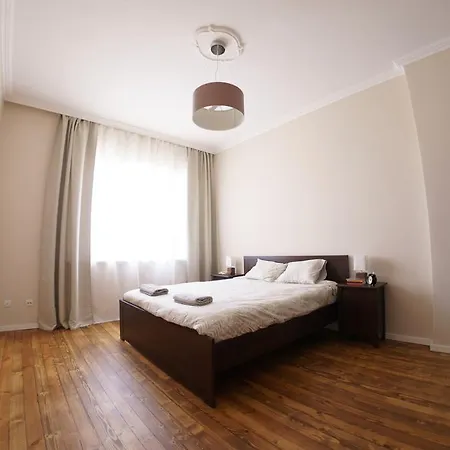 Apartment Unique Location 2 Bedroom Apt *